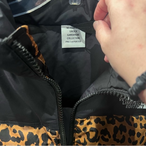 Vetements Logo Limited Edition Leopard Puffer Jacket Coat - Picture 3 of 16